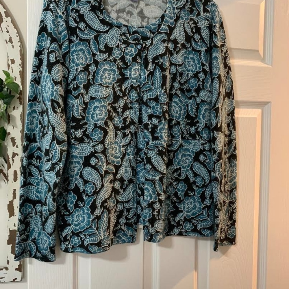 Turquois and Black 2 in 1 sweater!